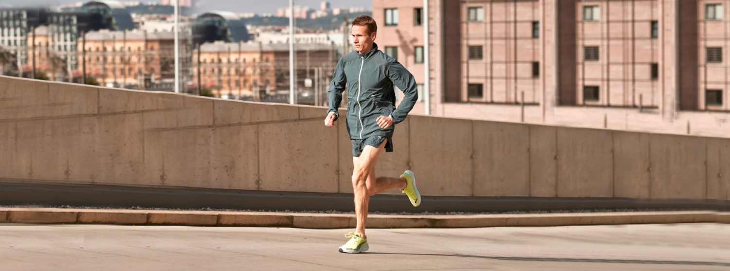 Воздушный бег в кроссовках PUMA 2022