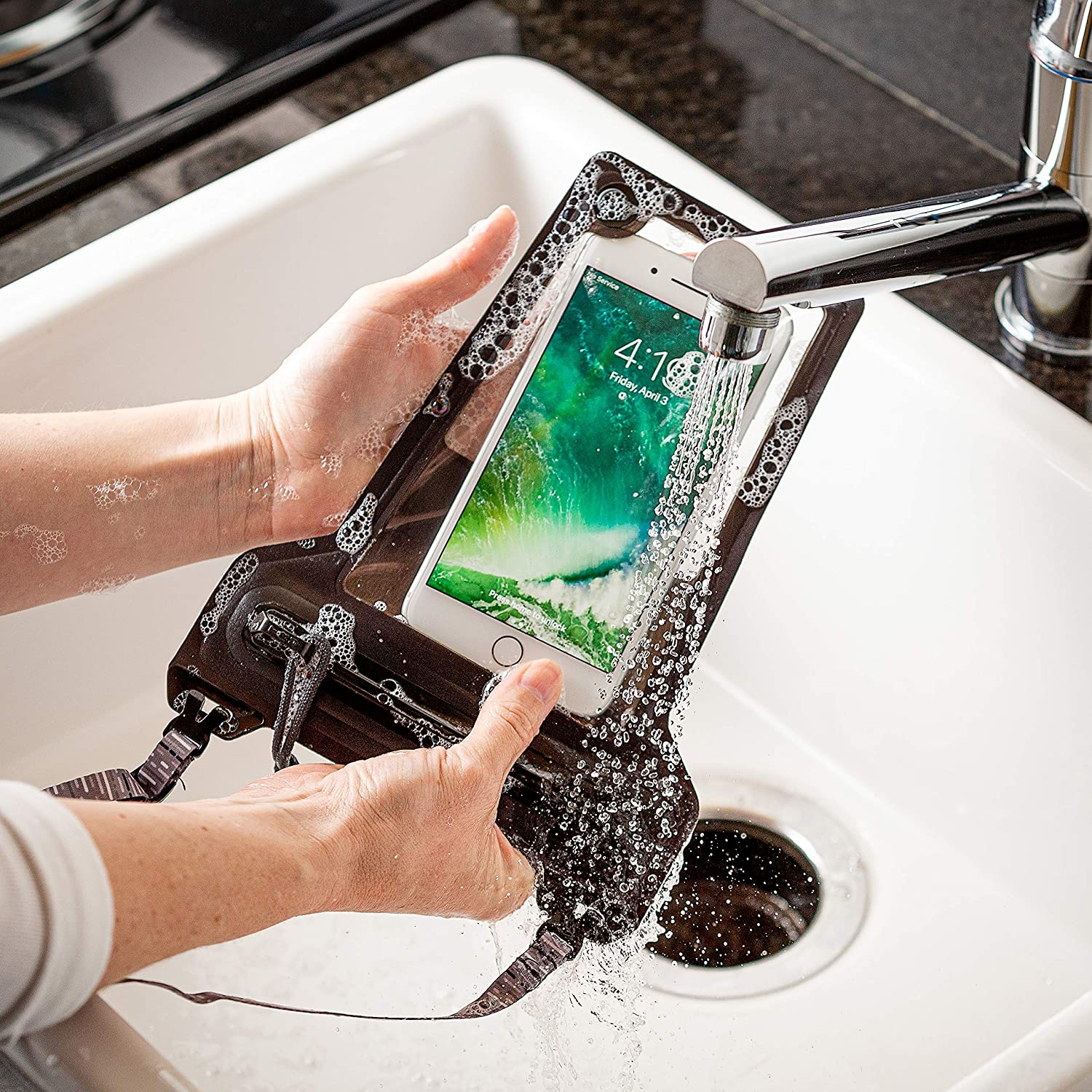 Чехол водонепроницаемый для телефона Nite Ize для телефона RunOff Waterproof Phone Pouch Charcoal