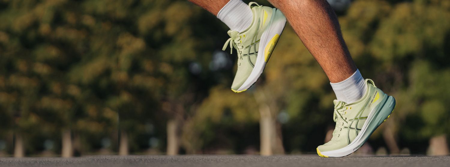 Новые кроссовки Asics