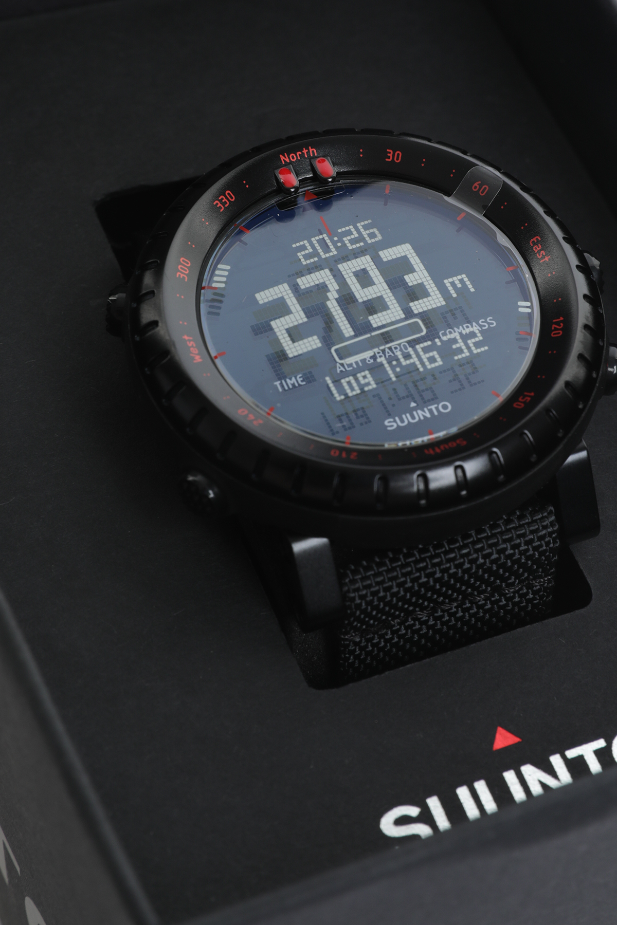 Suunto Core Black Red 13000