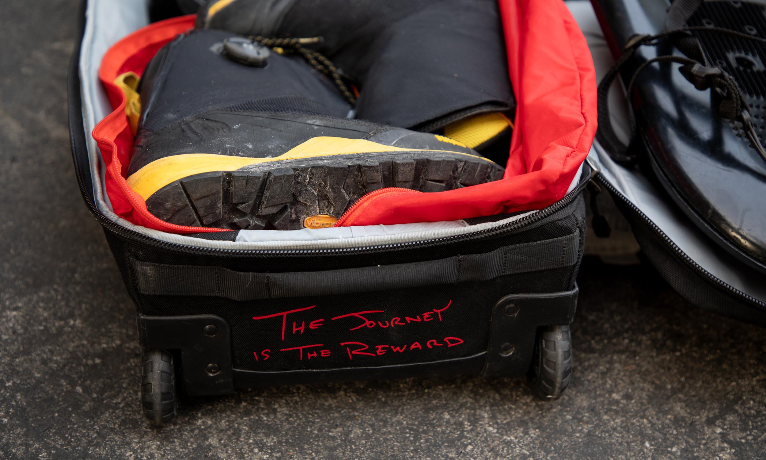 jones expedition snowboard bag