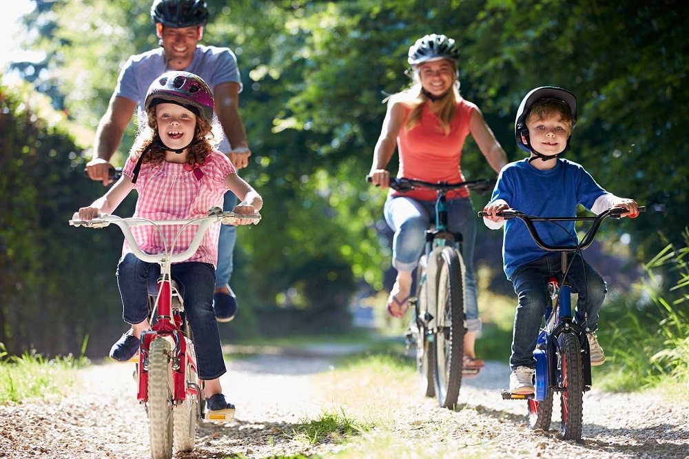 Дети и велоспорт: когда начинать, с каких велосипедов, почему детям полезно кататься на великах