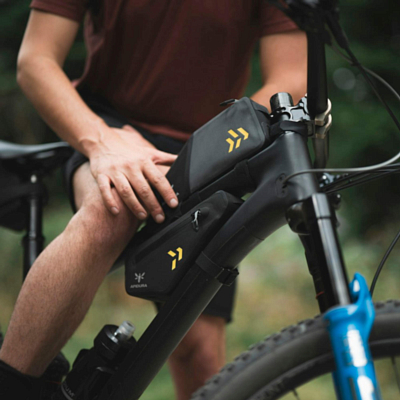 Сумка на раму Apidura Backcountry Top Tube 1L