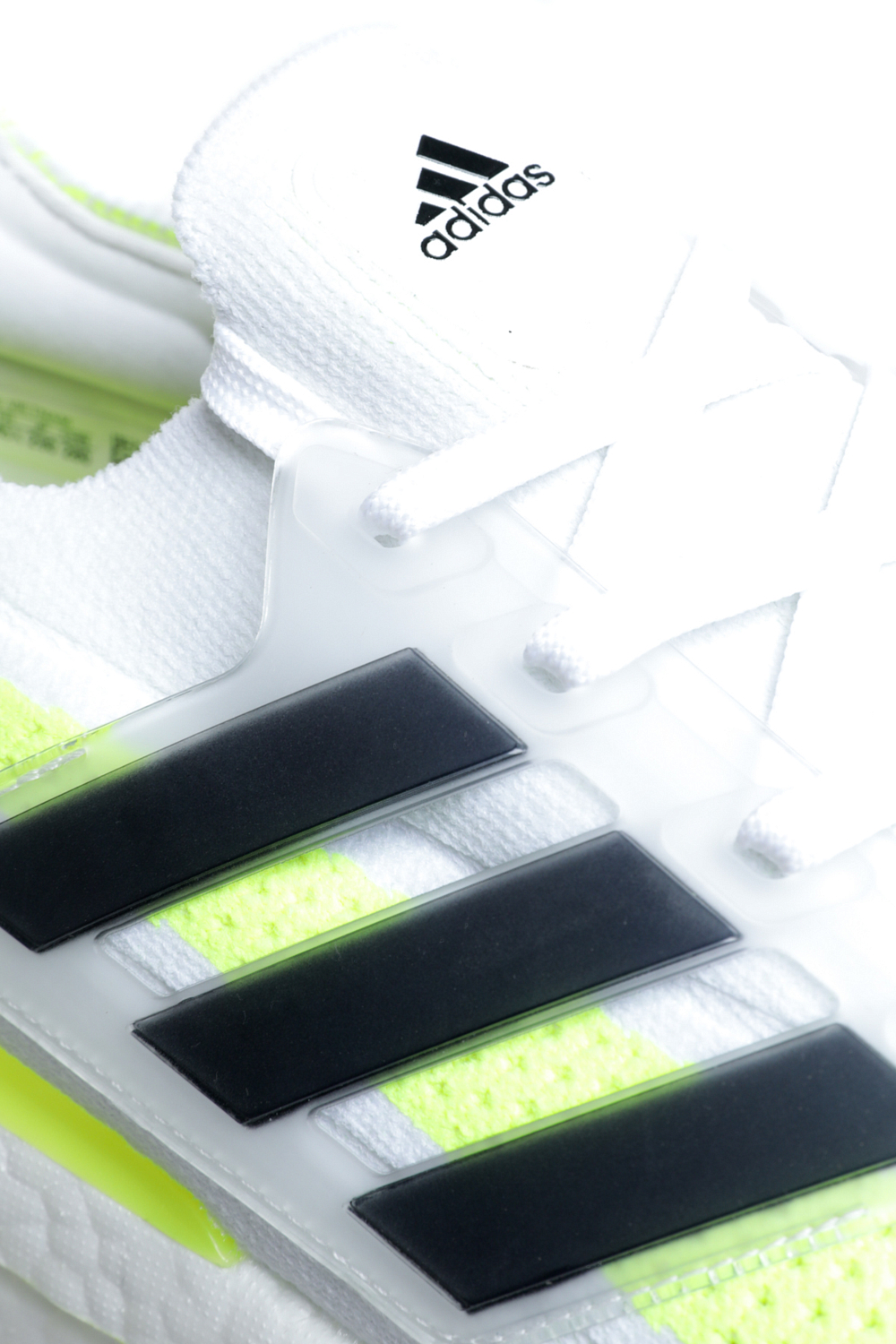 Беговые кроссовки Adidas Ultraboost 21 Ftw White/Core Black/Solar Yellow