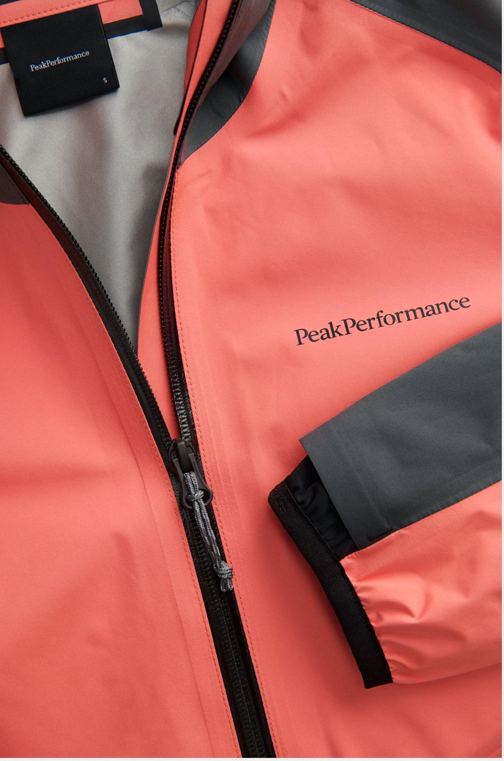 Куртка Peak Performance Pac Jacket W Alpine Flower/Deep Earth